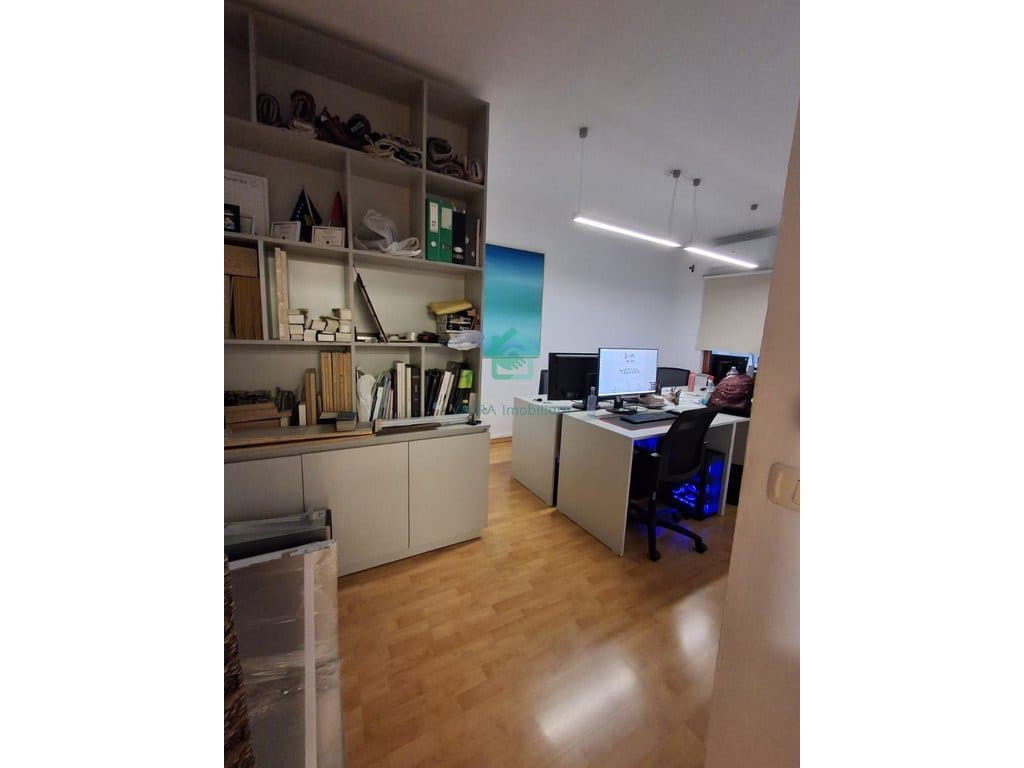 Zyrë 3 ambjente pune +2 tualete Me Qira në Ish Blloku, Tiranë - 1200€ | 120 m² 3
