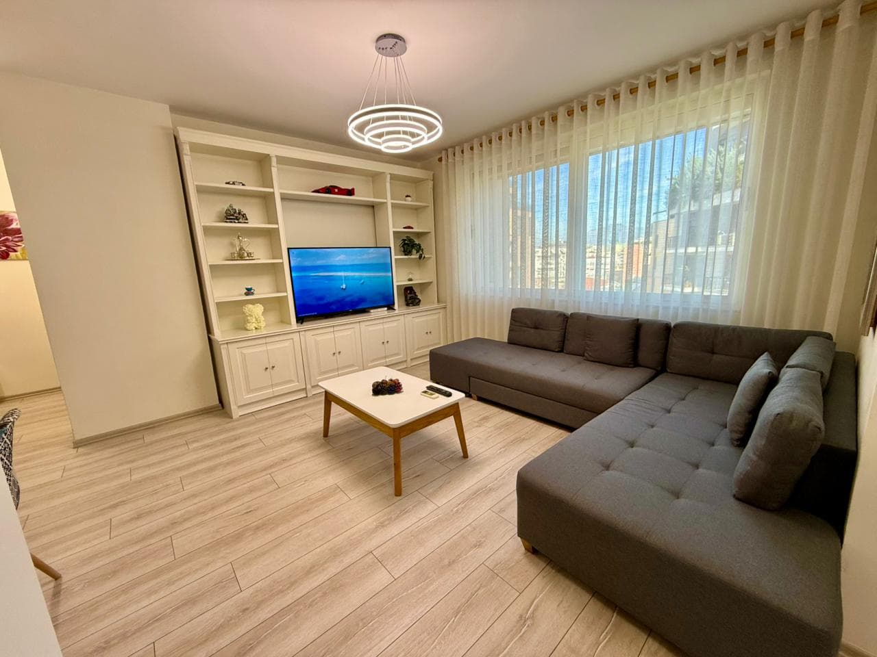 Apartament 1+1 me Qira në Rruga e Kosovarëve, Tiranë - 800€ | 80 m²