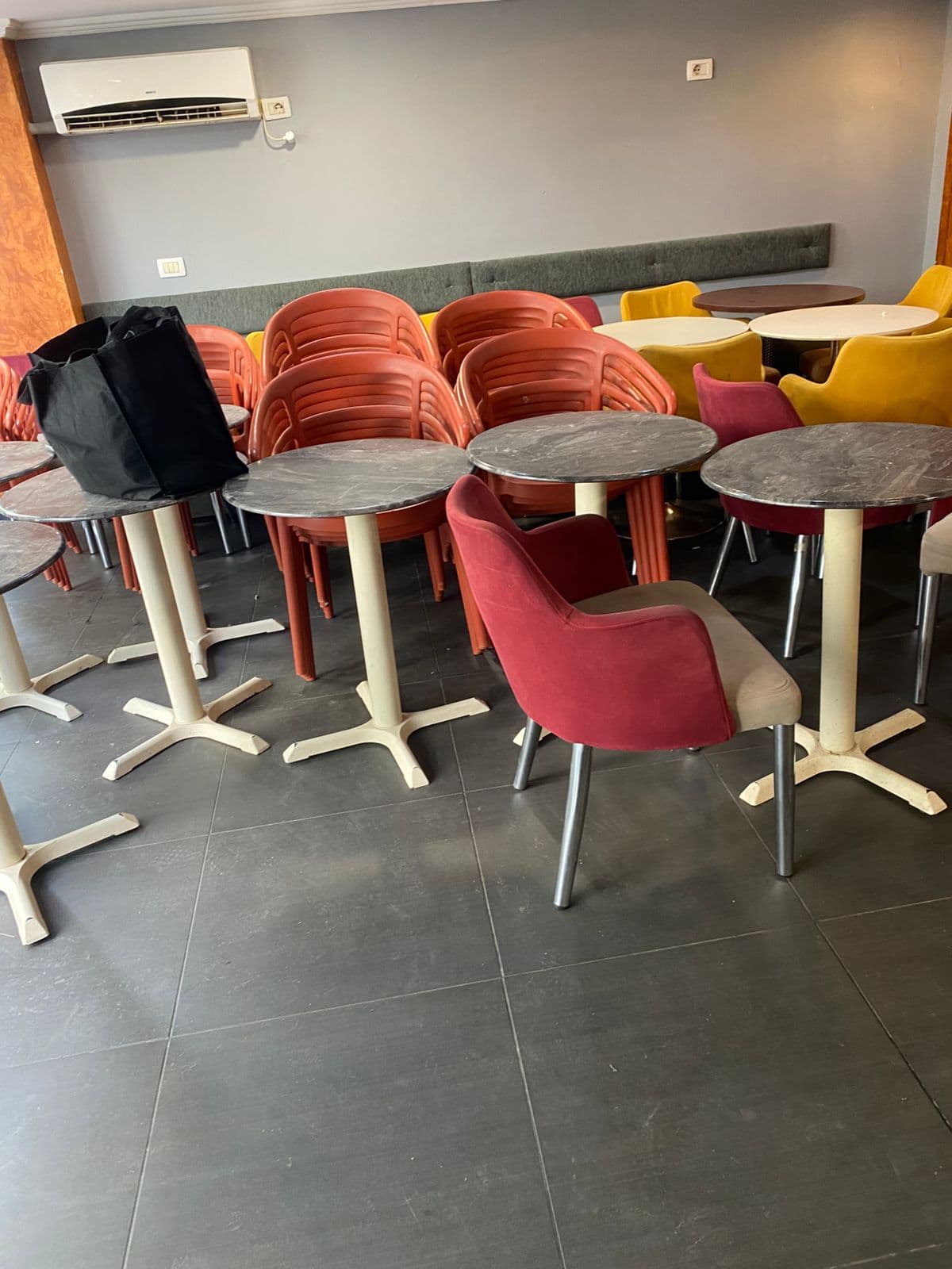Ambient biznesi Me Qira pranë Nela 6 tek Yzberish, Tiranë - 50.000 Lekë/muaj| 3