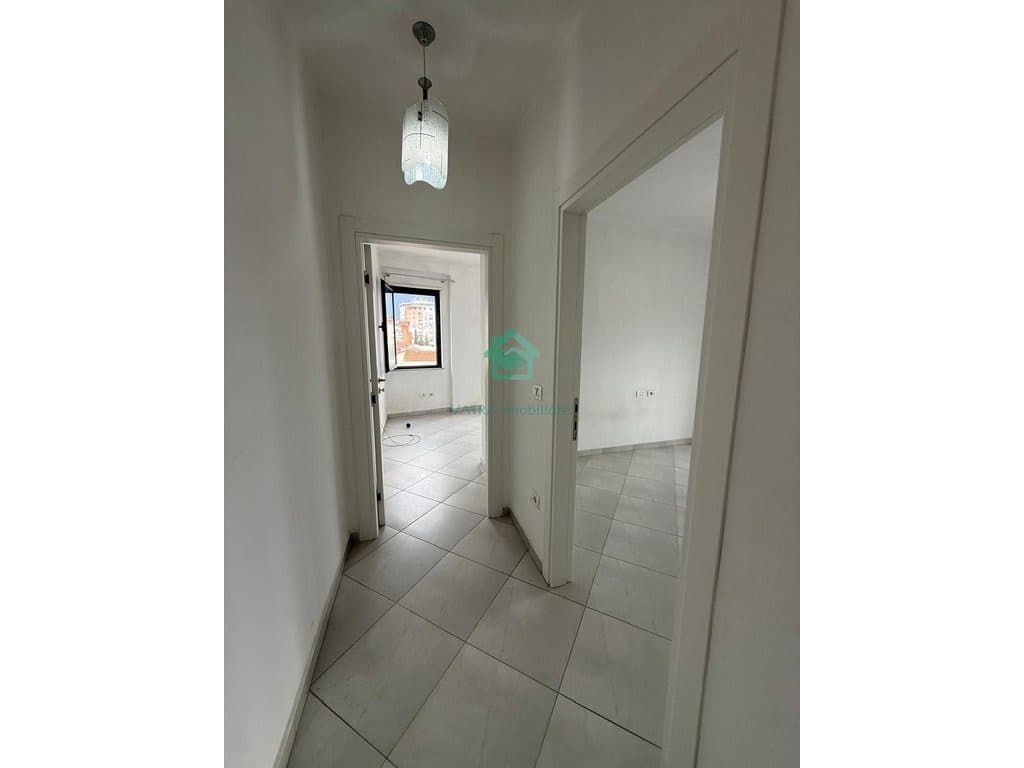 Apartament 2+1 +2 Për Shitje në Tregu Elektrik, Tiranë - 205,000 Lekë| 106 m² 3