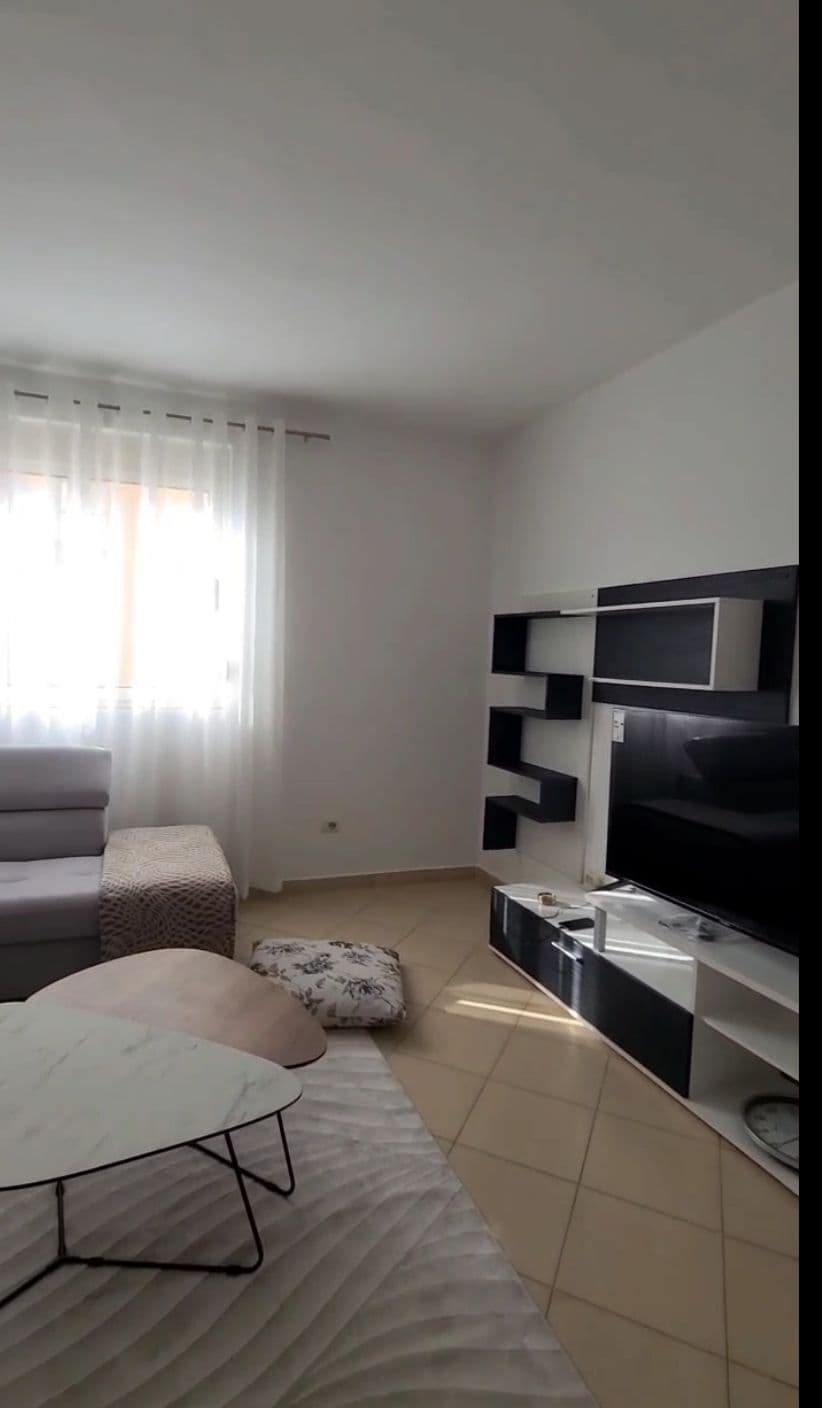 Apartament 2+1 Me Qira në Liqeni i Thatë, Tiranë - 550€