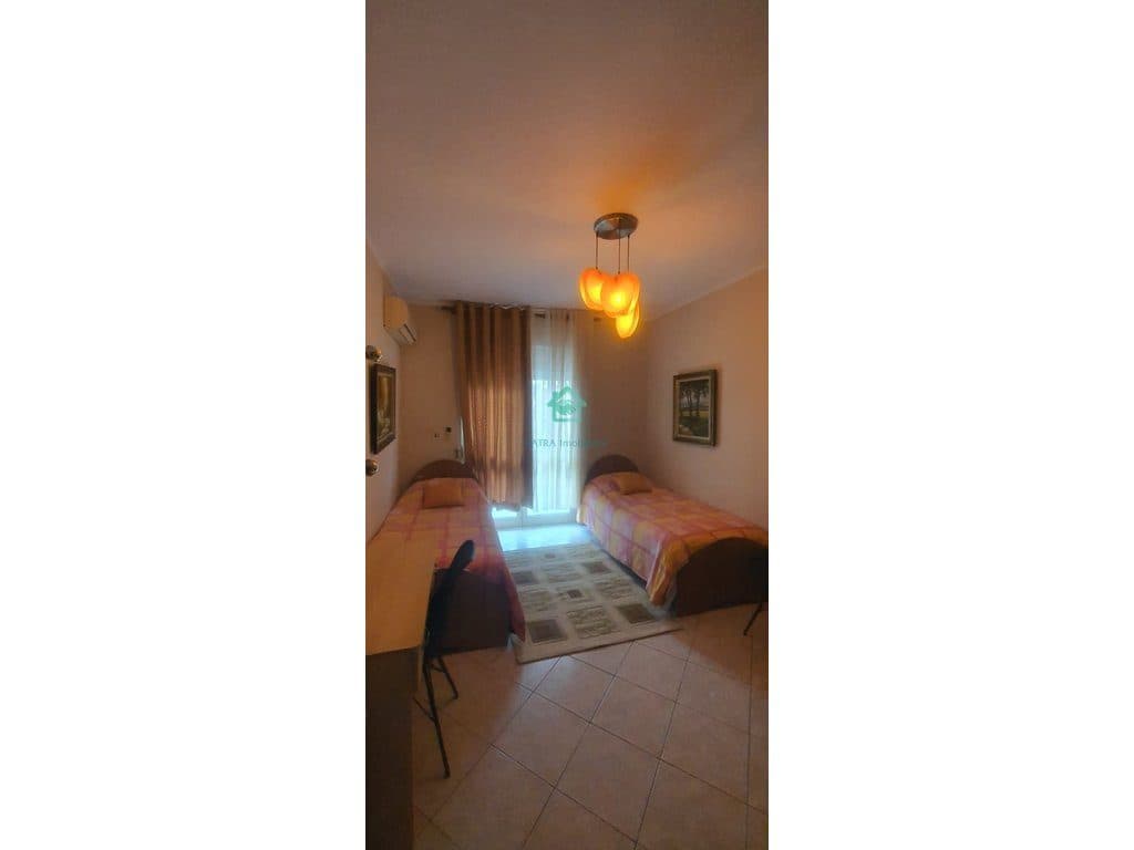 Jepet me qira kati 3-të i një Vilë 2+1 në Brryl, Tiranë - 600€ | 100 m² 4