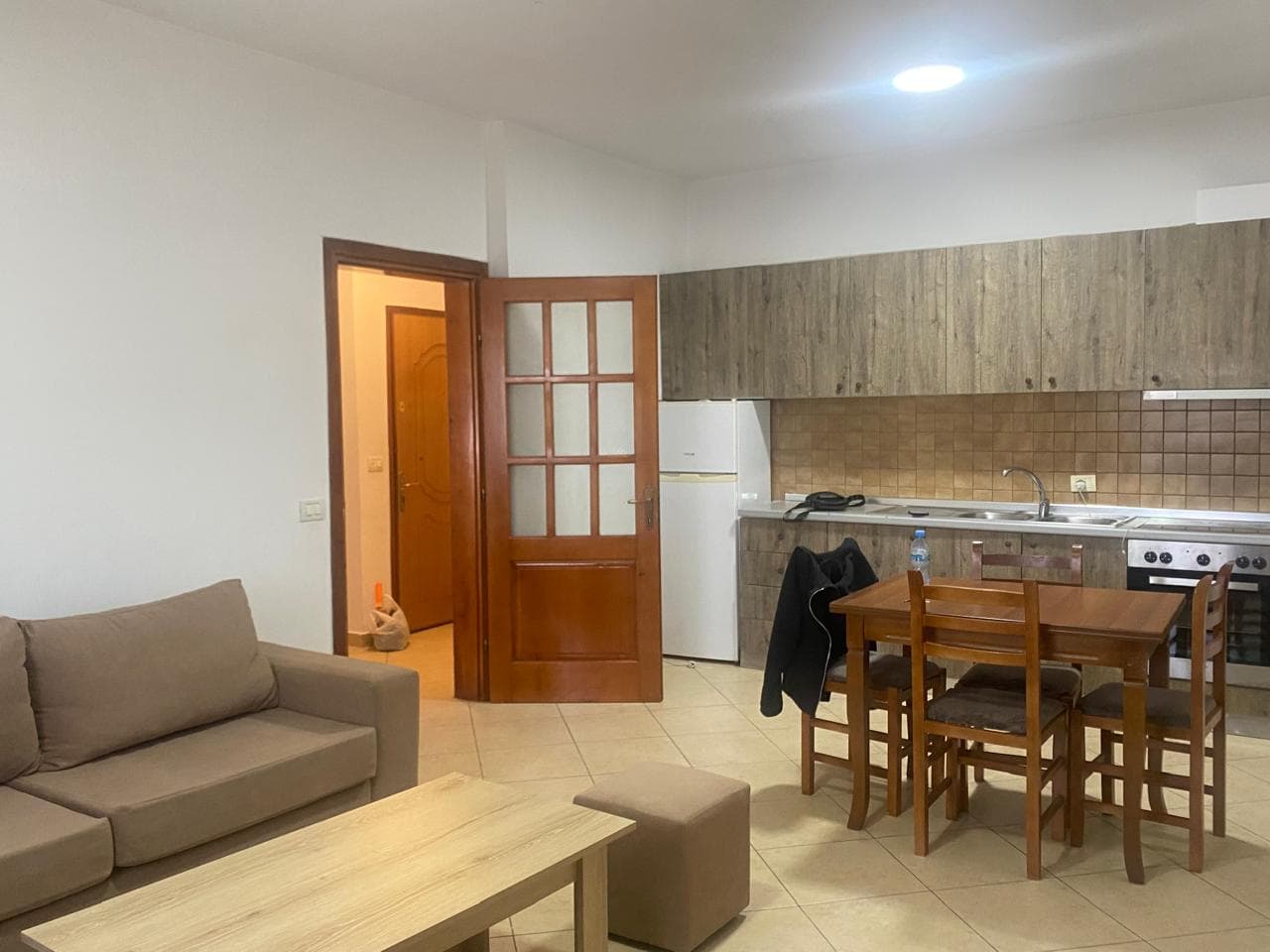 Apartament 1+1 me Qira në Restorant Durrësi, Tiranë - 45.000 Lekë/muaj 1