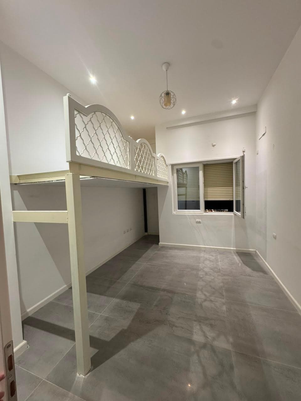 Apartament 2+1 Për Shitje përball spitalit Amerikan 3 në Rrugën e Kavajës, Tiranë - 220,000€ | 119 m² 2