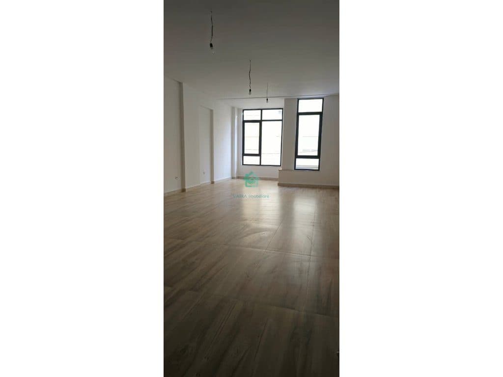 Zyrë openspace Me Qira në Qendër, Donika Center Tiranë - 1650€ | 82 m² 3