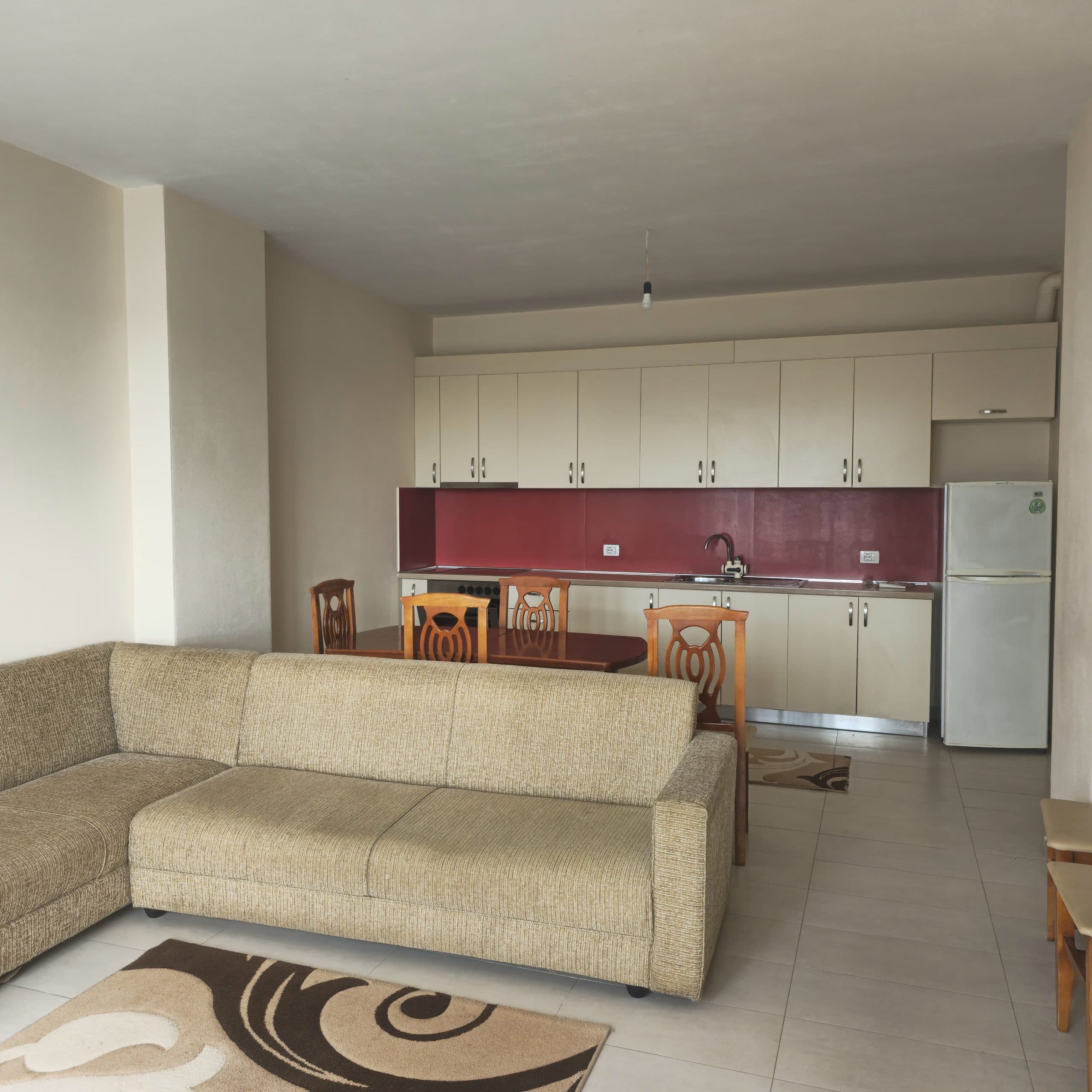 Apartament 1+1 me qira në Kinostudio, Tiranë - 450€ | 80 m² 2