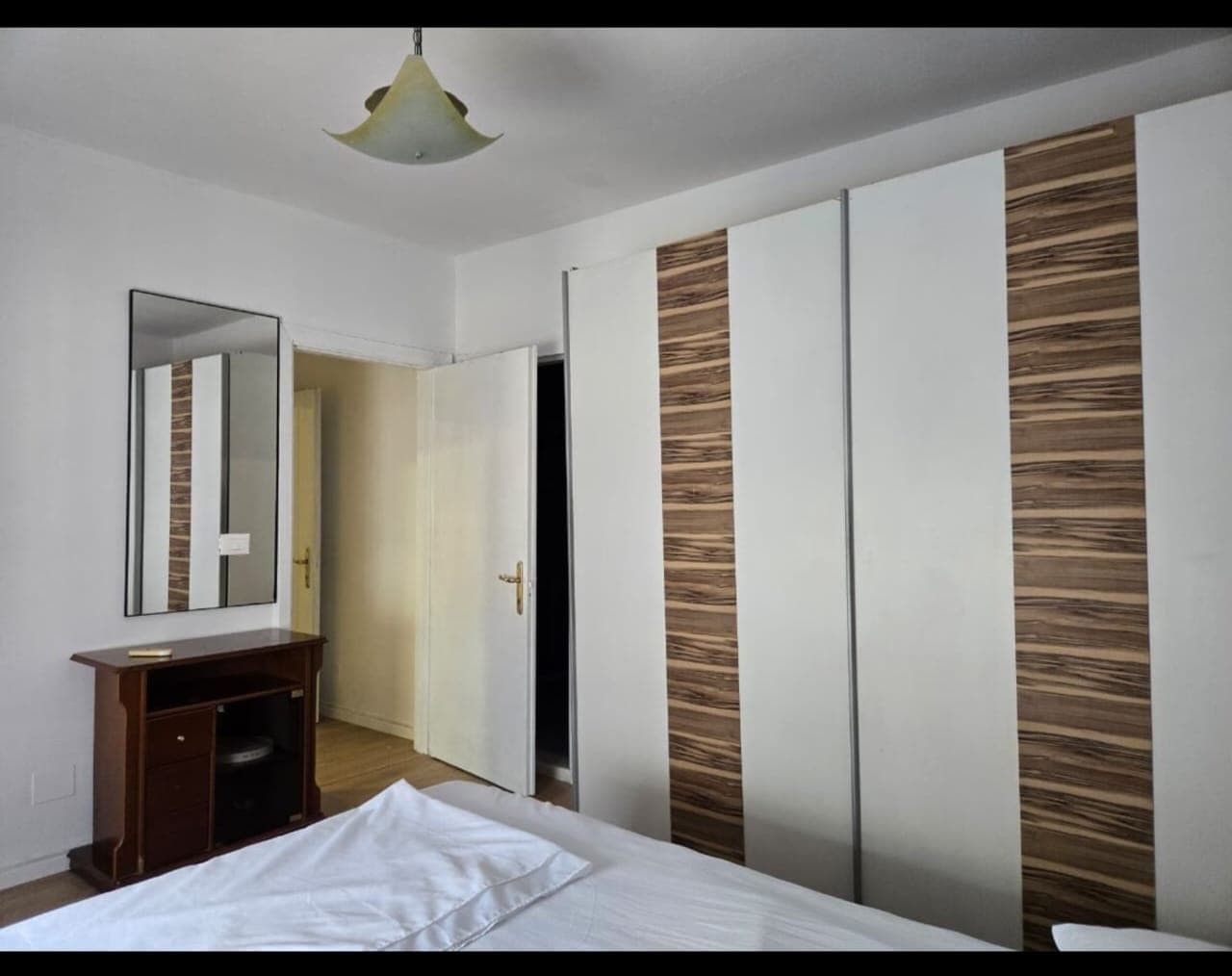 Apartament 2+1+2 Me Qira në Komunën e Parisit, Tiranë – 750€ | 115 m² 4