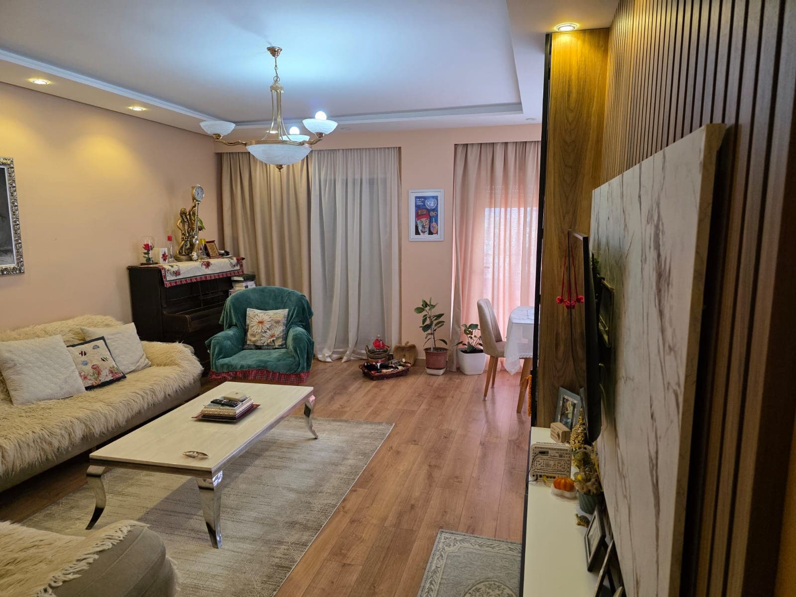 Shitet apartament 3+1 tek Xhamia e Selitës