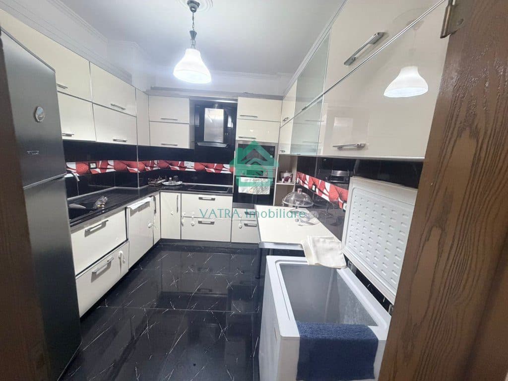 Apartament 2+1+Post parkimi Me Qira në Bllok, Tiranë - 85.000 Lekë/muaj | 110 m² 2