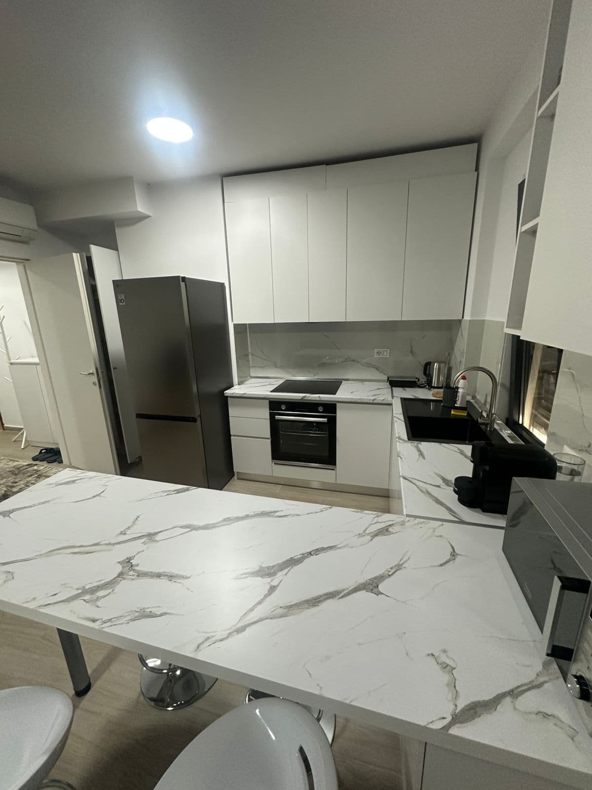 Apartament 2+1+2+ Post parkimi Me Qira Qendra Linkolin tek Pazari i Ri, Tiranë - 800€ | 95 m² 2