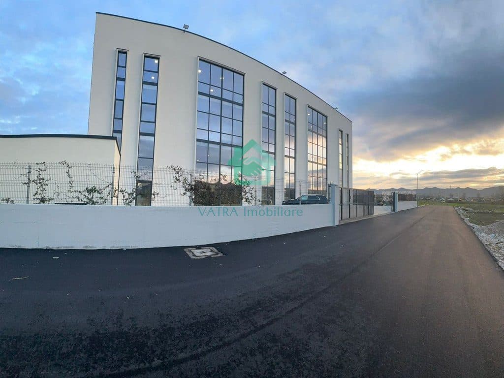 Magazinë 4 Kate Për Qira në Qendra Tregtare QTU, Tirana - 38700€ |
