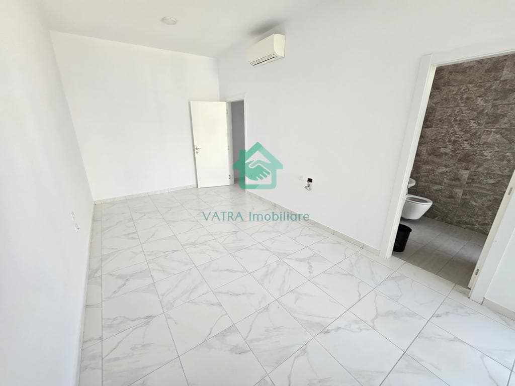 Ambient Biznesi Me Qira tek pranë Rruga e Kavajës, Tiranë - 100.000 lekë/muaj (Neto) | 110 m² 4