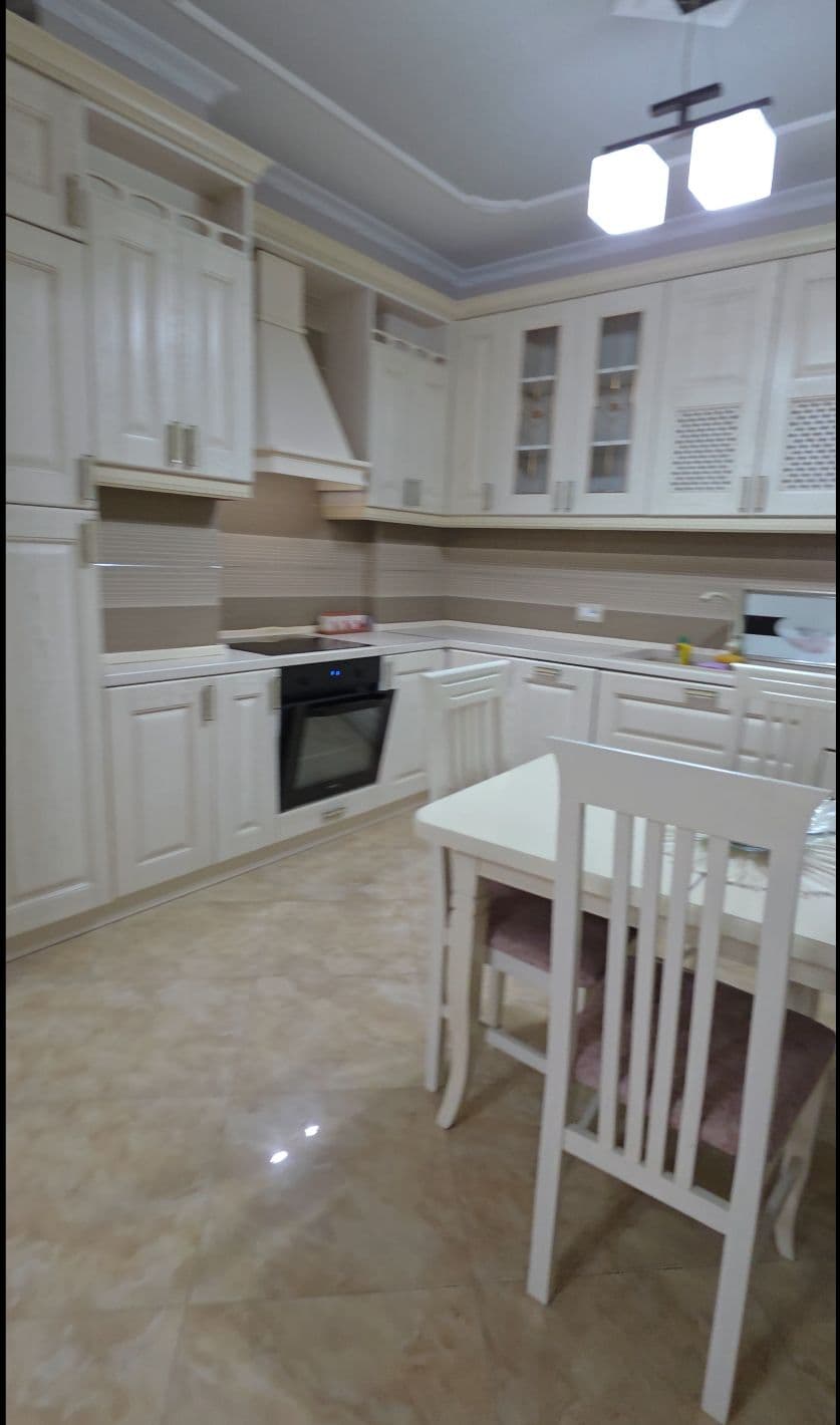 Apartament 2+1+Post parkimi Me Qira pallati Kritea në Ali Demi, Tiranë - 60.000 Lekë/muaj 2