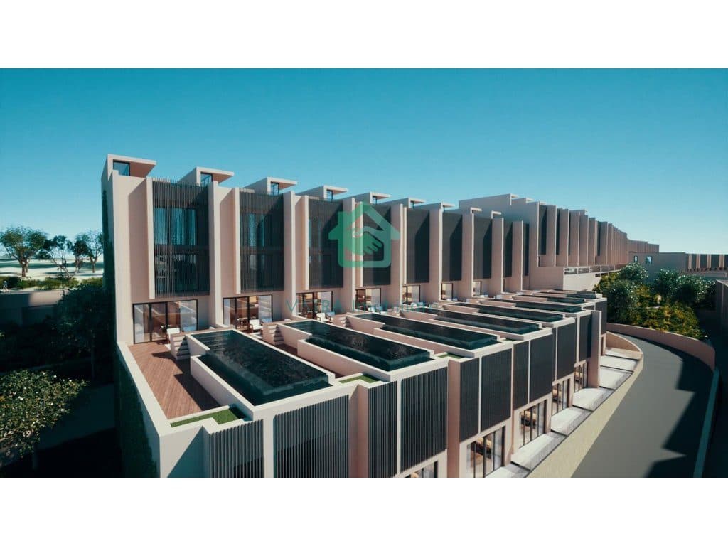 Vilë 3+1 me pishin Për Shitje në Swan Lake Residence, Liqeni i Farkës, Tiranë - 495,000€ | 242 m²