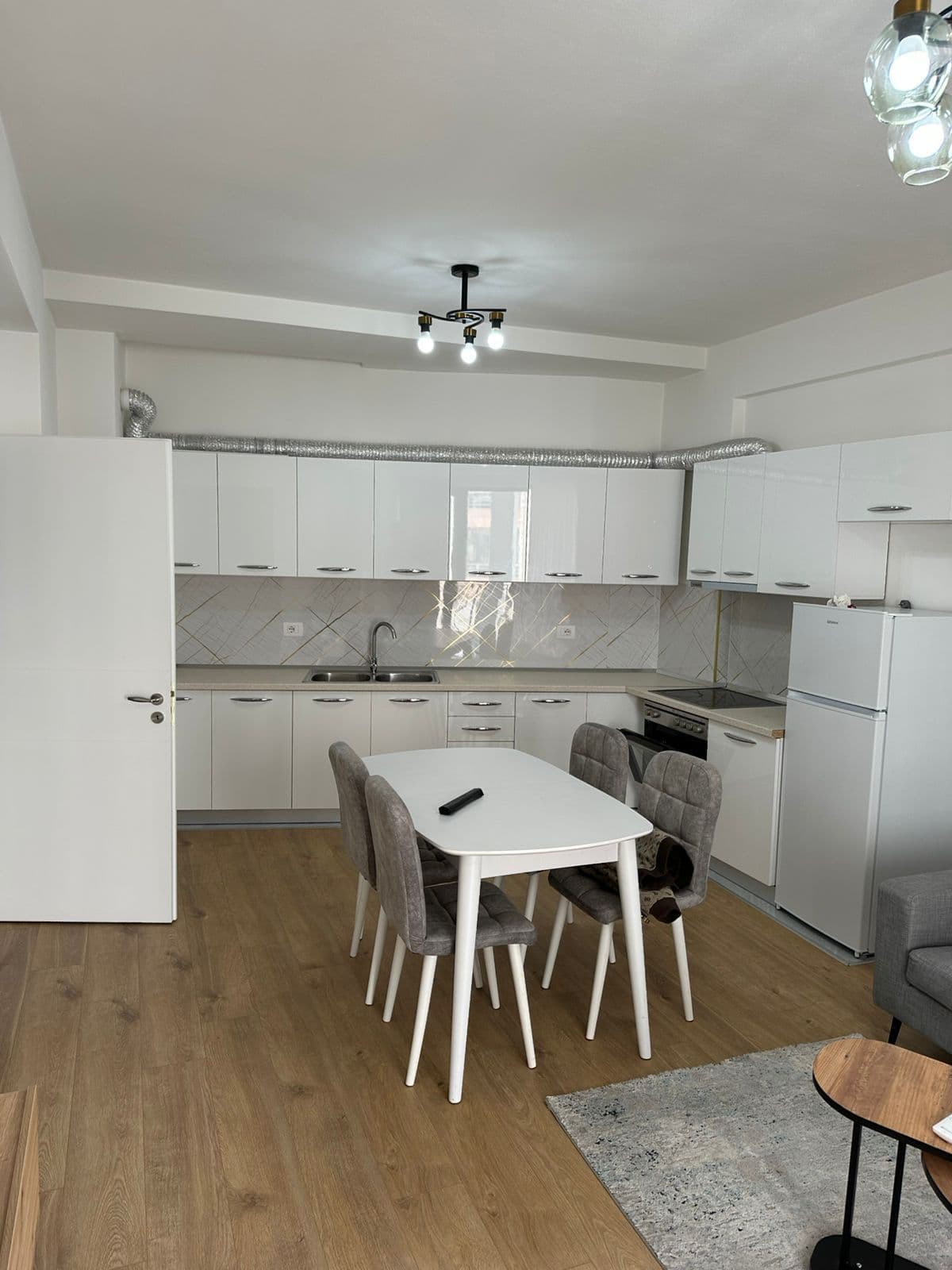 Apartament 2+1 Me Qira Vila L2 në Astir, Tiranë - 550€ | 2