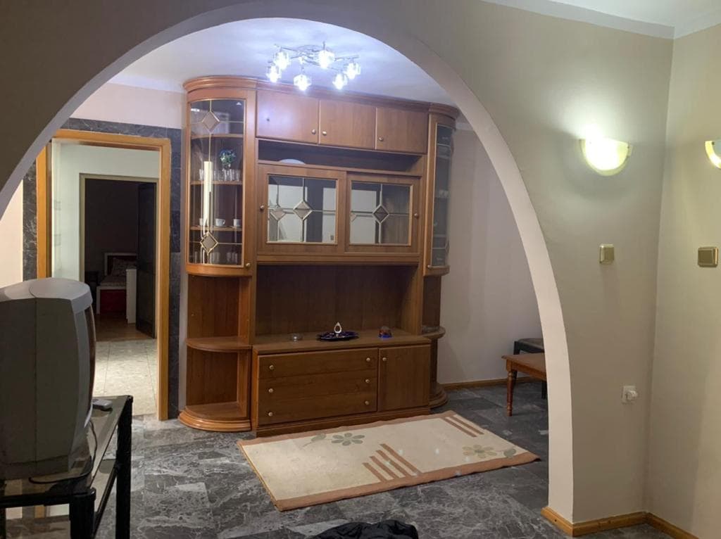 Apartament 2+1+2tualete Me Qira në Rrugën e Fortuzit, Tiranë - 550€ | 90 m² 2