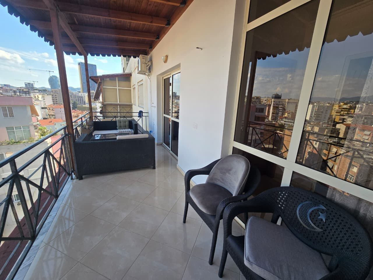 Apartament 2+1 Me Qira në Rruga Barrikadave, Tiranë - 65.000 Lekë/muaj | 111 m² 4