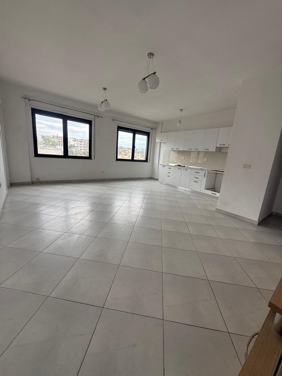 Apartament 2+1 +2 Për Shitje në Tregu Elektrik, Tiranë - 205,000 Lekë| 106 m² 4