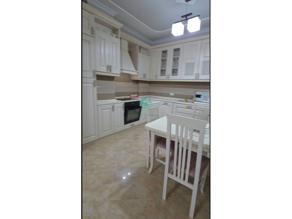 Apartament 2+1+Post parkimi Me Qira pallati Kritea në Ali Demi, Tiranë - 60.000 Lekë/muaj 2