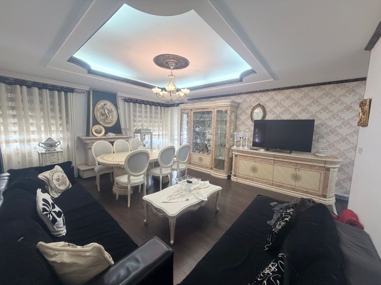 Apartament 2+1+Post parkimi Me Qira në Bllok, Tiranë - 85.000 Lekë/muaj | 110 m²