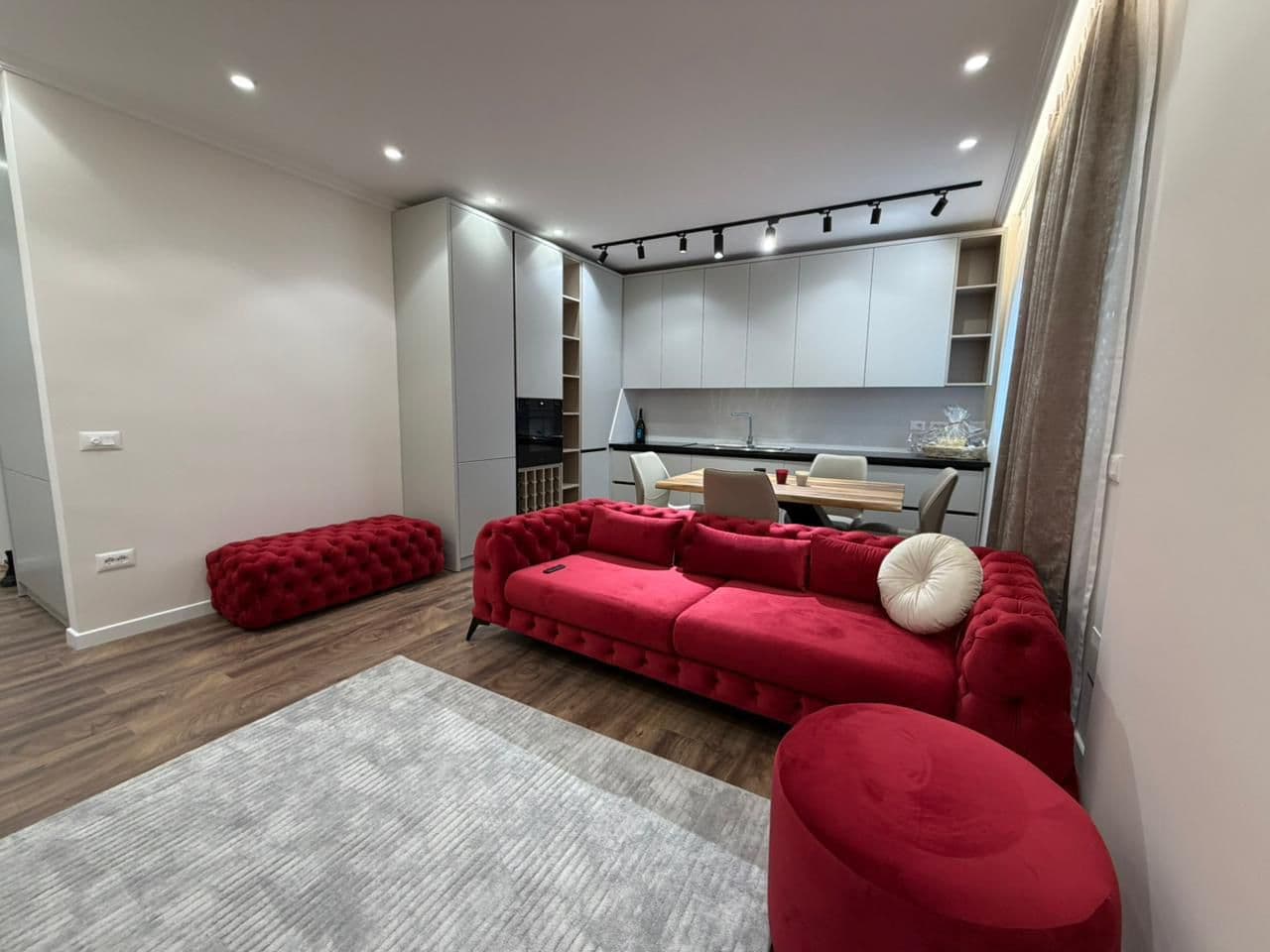 Apartament 1+1 Me Qira në Pazarin e Ri, Tiranë - 800€ | 1+1
