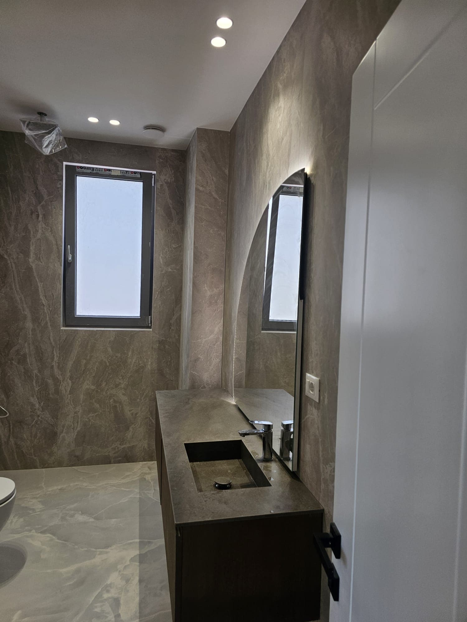 🏡 SUPER APARTAMENT MODERN PËR QERA – LIQENI I THATË 4