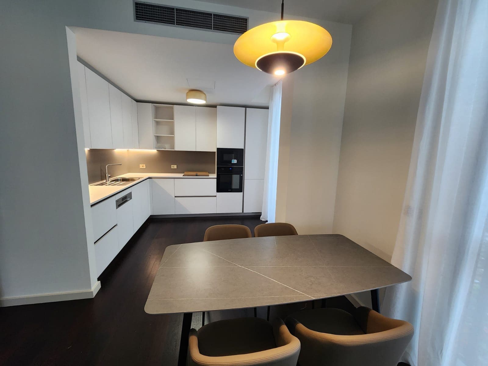 Apartament luksoz 2+1+2+1 Post Parkimi Me Qira në Stadiumi Air Albania, Tiranë - 2500€ | 121 m² 3
