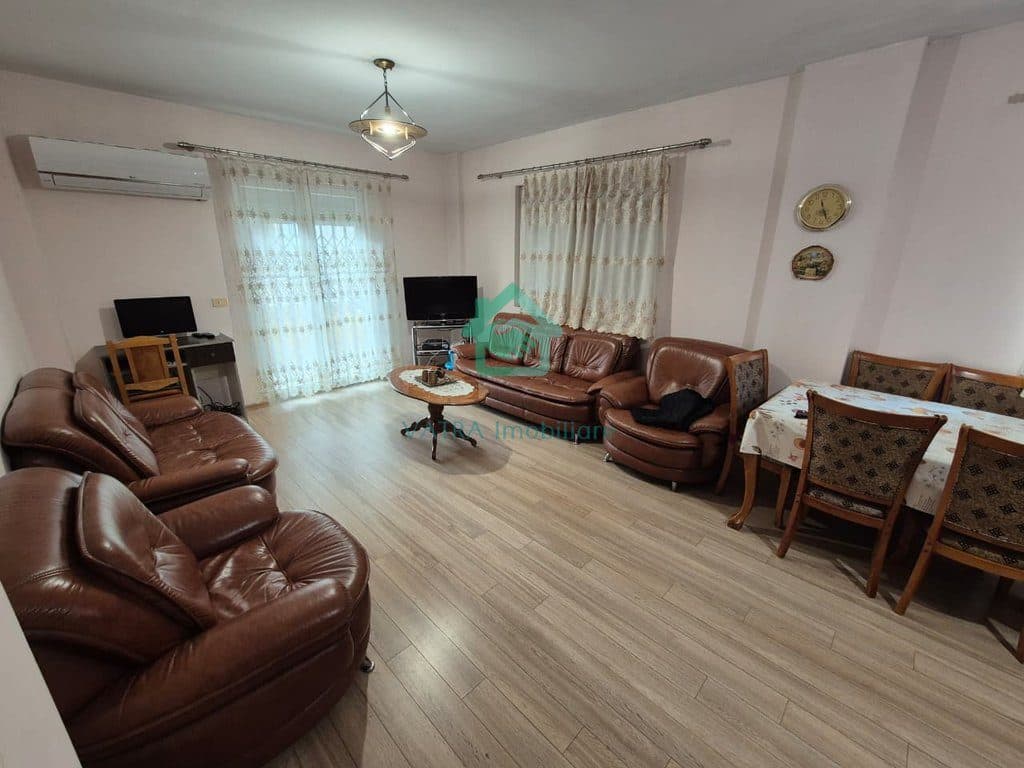 Apartament 2+1+2 Me Qira në Komunën e Parisit, Tiranë - 55.000 Lekë/muaj