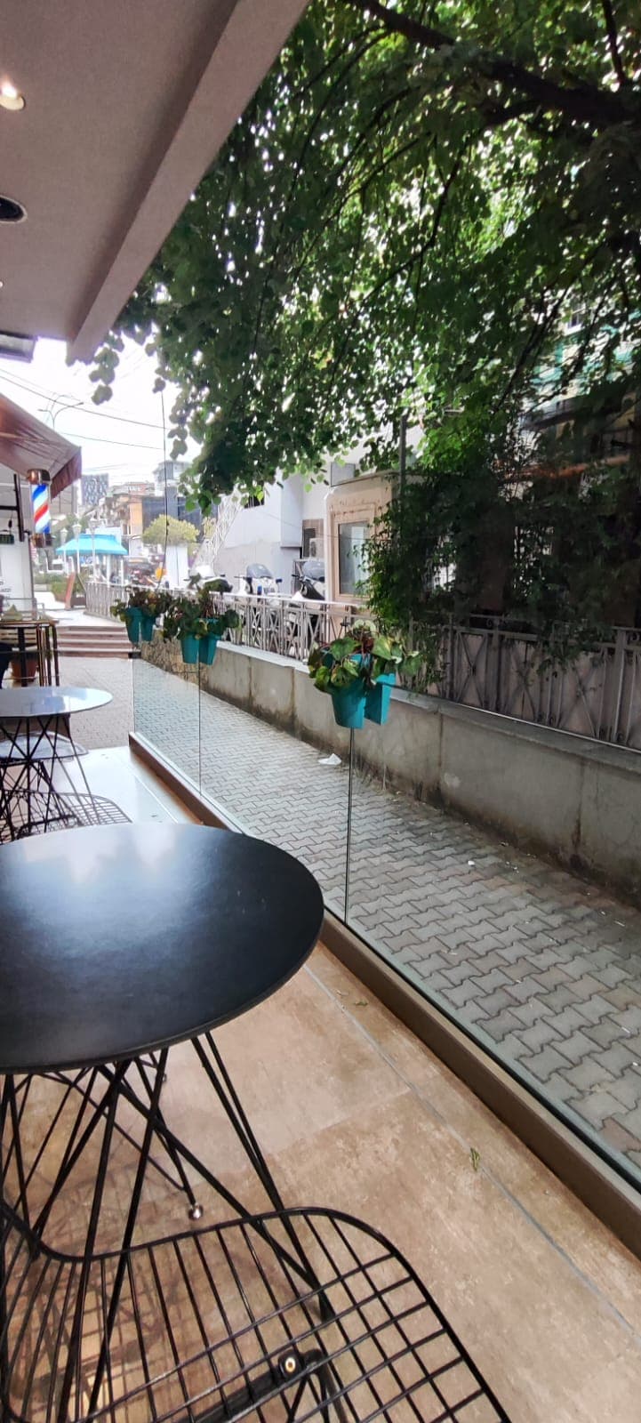 Ambient Biznesi Me Qira në Sheshin Willson, Tiranë - 80.000 Lekë/muaj | 80 m² 4