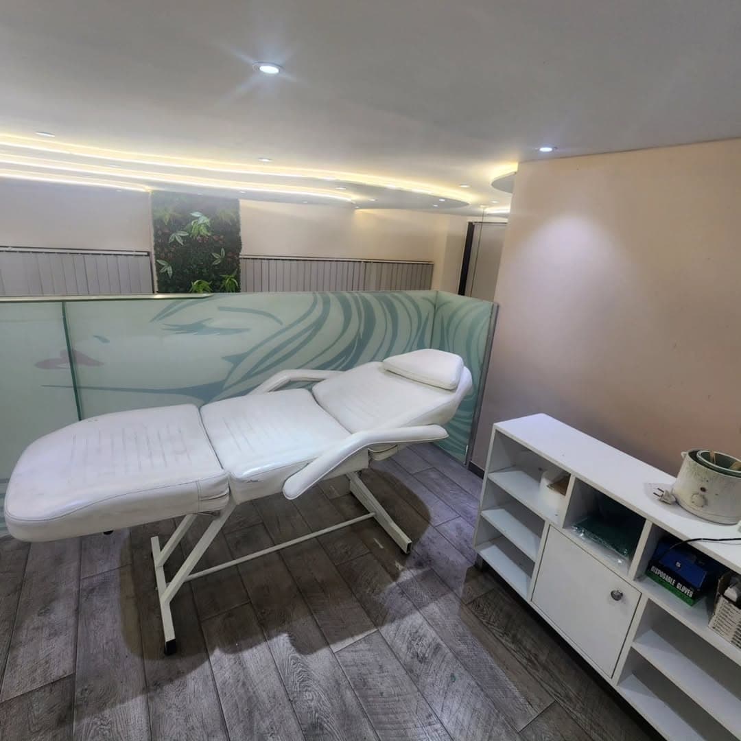 Ambient Biznesi Duplex + Post parkimi Me Qira tek Golden Park në Rrugën e Kavajës, Tiranë - 1200€ | 60 m² 4