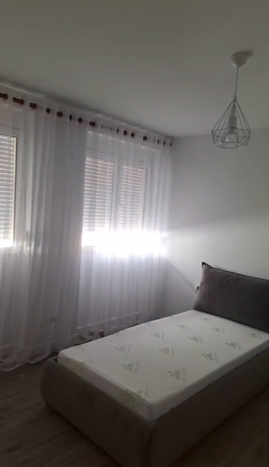 Vilë 2+1 (kati i 3) Me Qira në Vilat Selitë, Tiranë - 50.000lekë/muaj 4