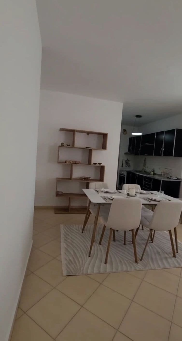 Apartament 2+1 Me Qira në Liqeni i Thatë, Tiranë - 550€ 2