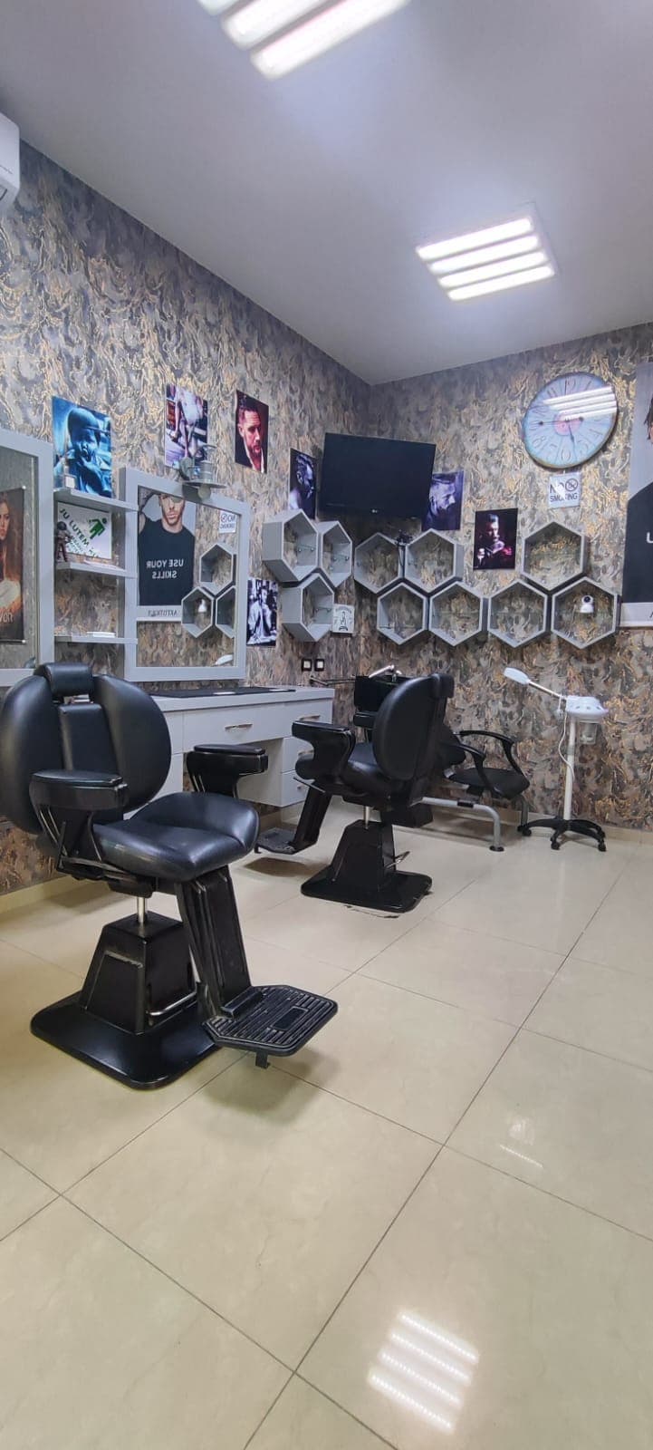 Ambient Biznesi Me Qira në Komunën e Parisit, Tiranë - 50.000 lekë 2