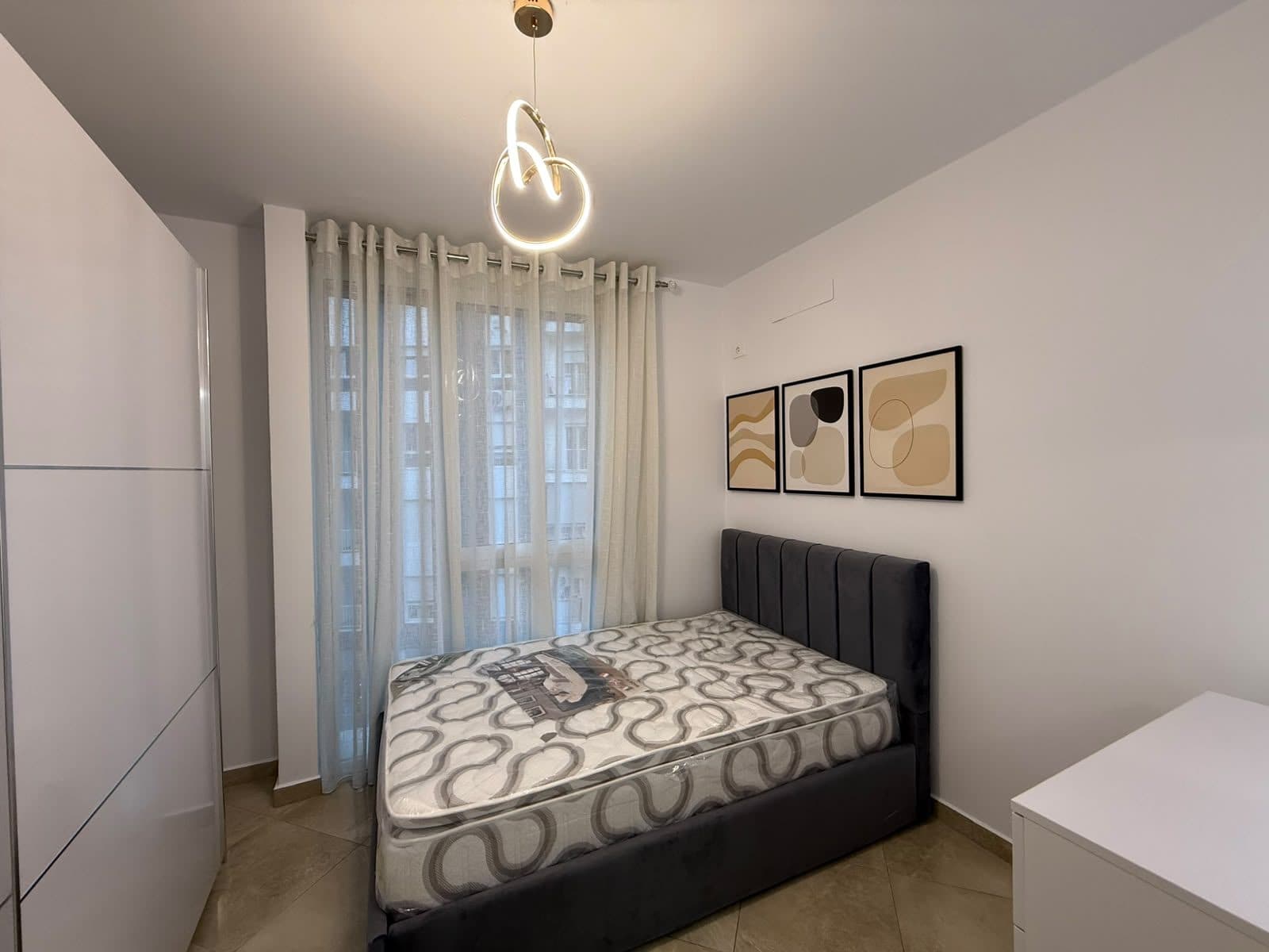 Apartament 2+1 Me Qira në Rruga Barrikadave, Tiranë - 80.000 lekë/muaj 3