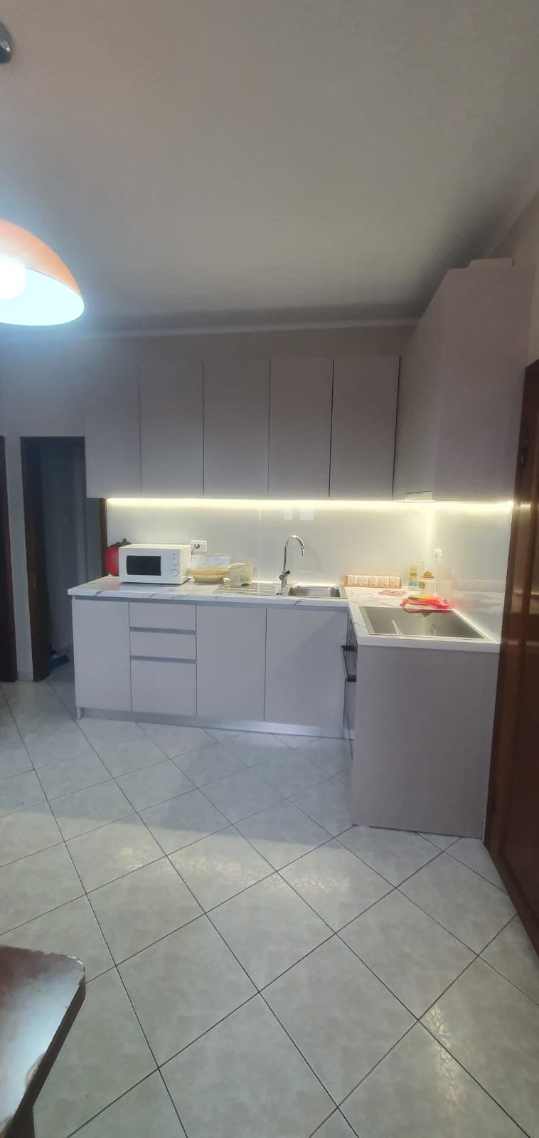 Jepet me qira kati 3-të i një Vilë 2+1 në Brryl, Tiranë - 600€ | 100 m² 2