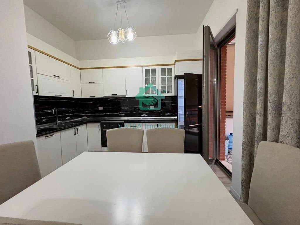 Apartament 2+1+2 Me Qira në Kompleksin Delijorgji, Tiranë – 1200€/muaj 2