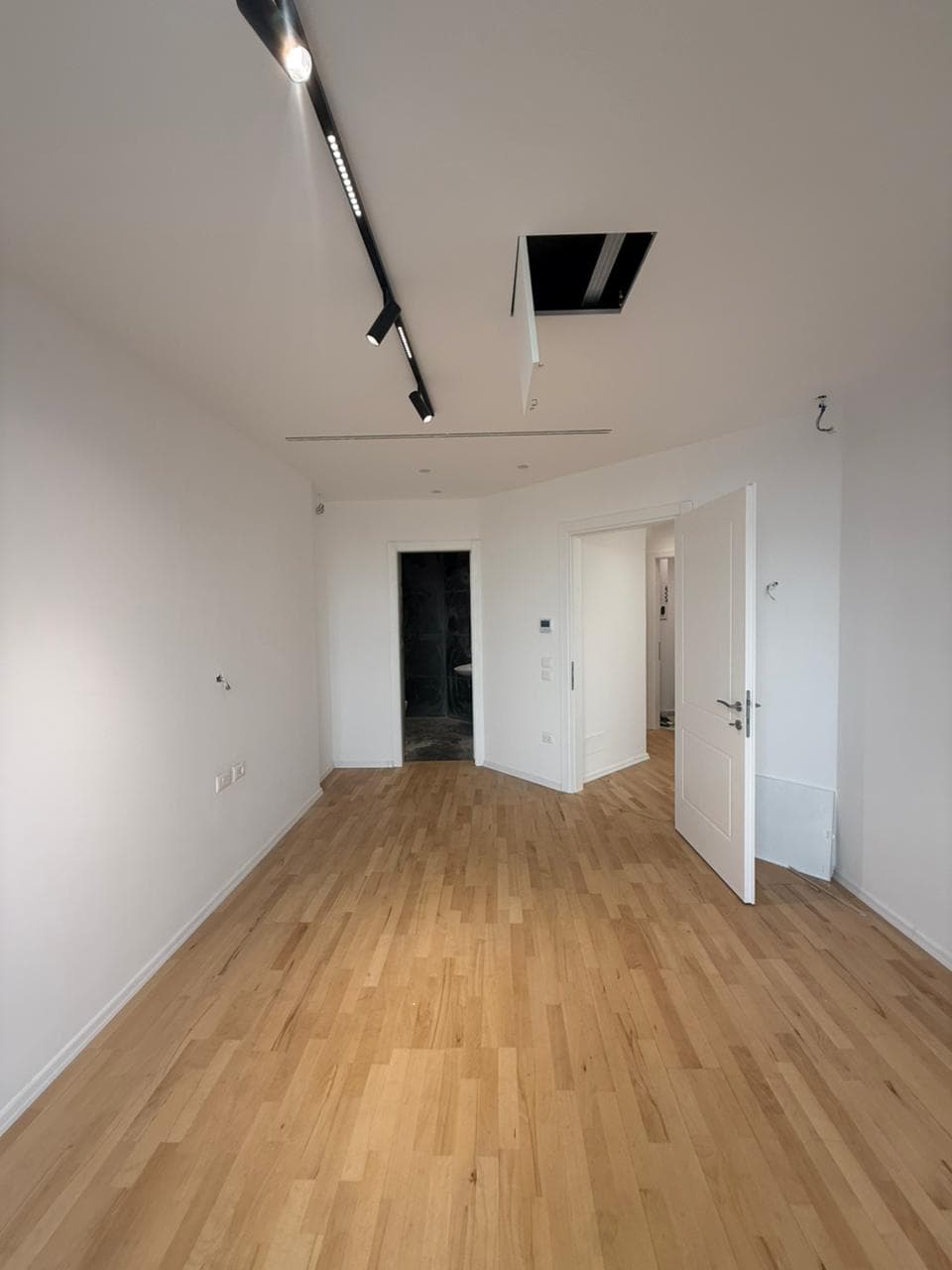 Apartament 2+1+1 Post Parkimi Për Shitje në Rruga e Kosovarëve, Lake View Residence - 486,000€ | 130 m² 3