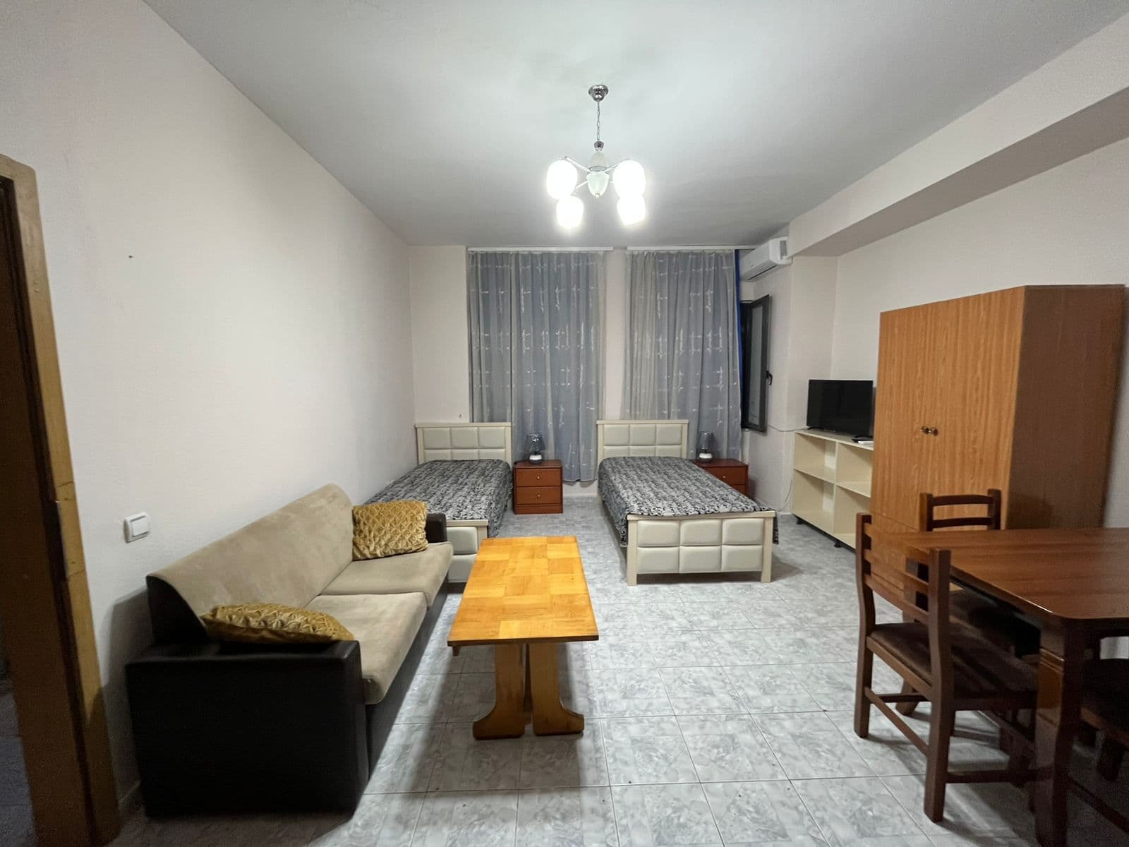 Garsoniere Me Qira në Komunën e Parisit, Tiranë - 35.000 Lekë/muaj| 40 m² 2