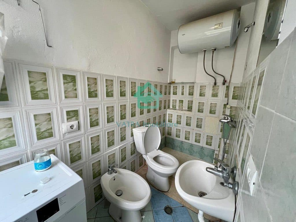 Apartament 1+1 Me Qira pranë Drejtorisë së policisë në Brryl, Tiranë - 37.000 Lekë/muaj 4