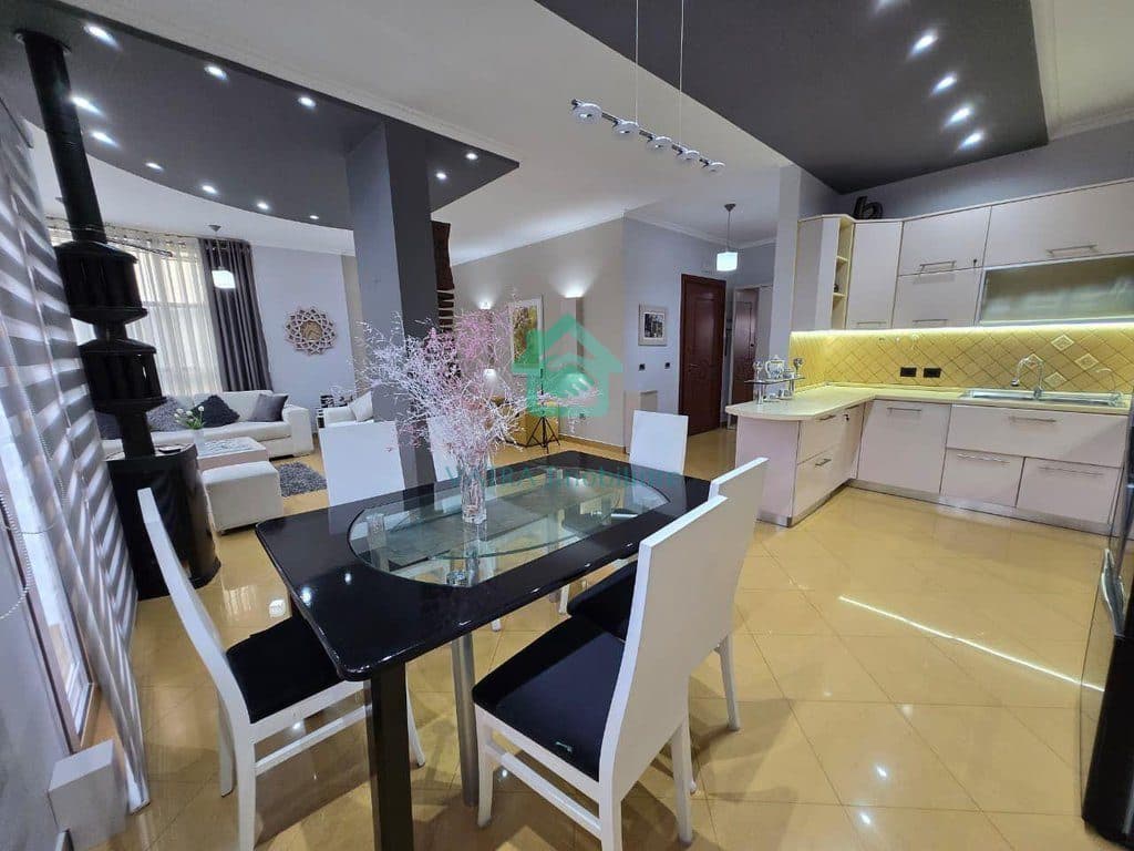Apartament 2+1 Me Qira në katin e dytë të një vile Rruga e Elbasanit, Tiranë - 1500€ | 130 m² 3