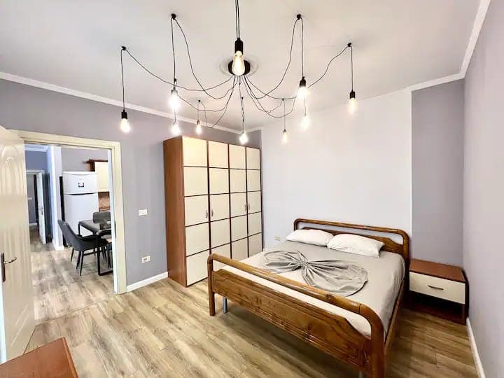Apartament 2+1 Me Qira ( Jepet me qira për të huajt) te Stadiumi Qemal Stafa, Tirane - 1000€ 2