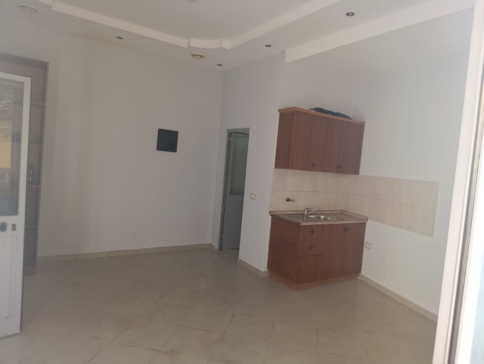 Dyqan Me Qira Pranë Prokurorisë së Tiranës, Tiranë - 370€ | 45 m² 2
