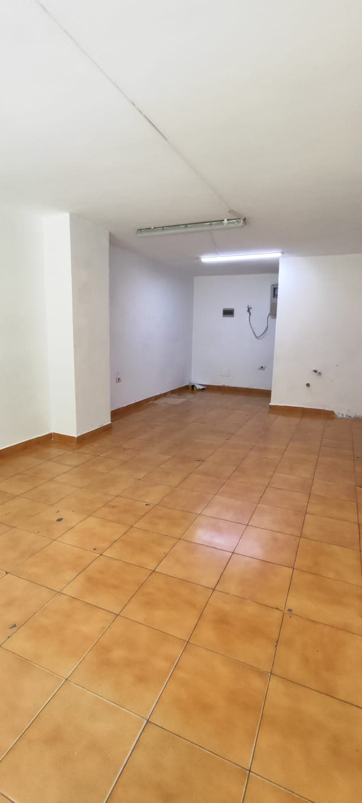 🏢 JEPET ME QERA AMBIENT KOMERCIAL / ZYRË – TEK LULISHTJA 1 MAJ