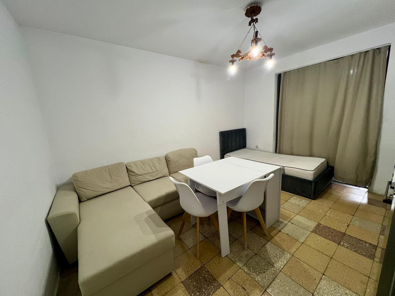 Apartament 1+1 Me Qira pranë Drejtorisë së policisë në Brryl, Tiranë - 37.000 Lekë/muaj