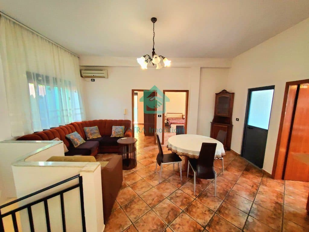 Shtëpi private 2+1 Me Qira në Rruga e Ambasadave, Tiranë - 60.000 Lekë/muaj | 100 m² 2