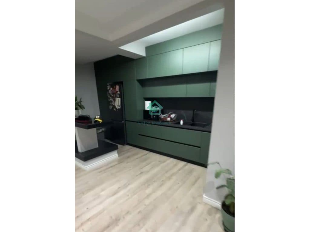Apartament 2+1 Për Shitje në Pallatet Çabej, Tiranë - 165,000€ | 130 m² 2