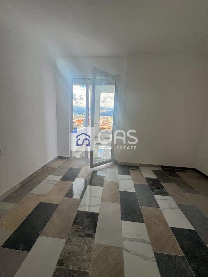 Shitet apartament 2+1+2 ne Pallatet e Verdha 3