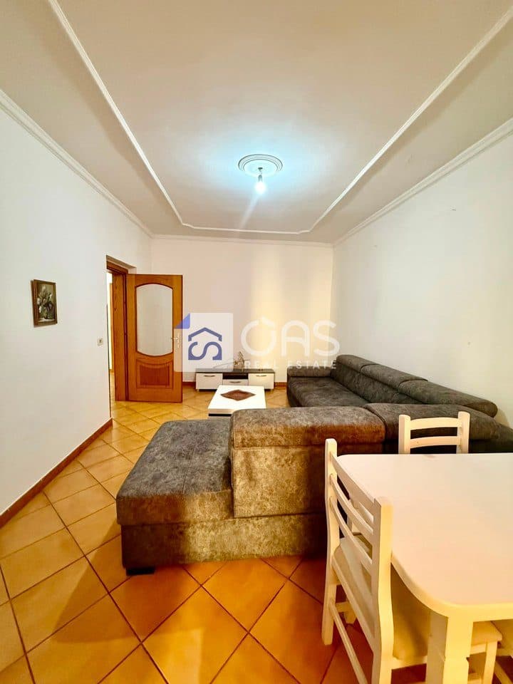 jepet me qira Apartament 2+1 kryqezimi brrylit 4