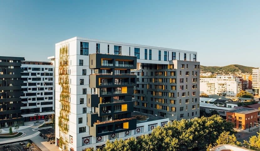 Shitet apartament 2+1 tek Square 21 3
