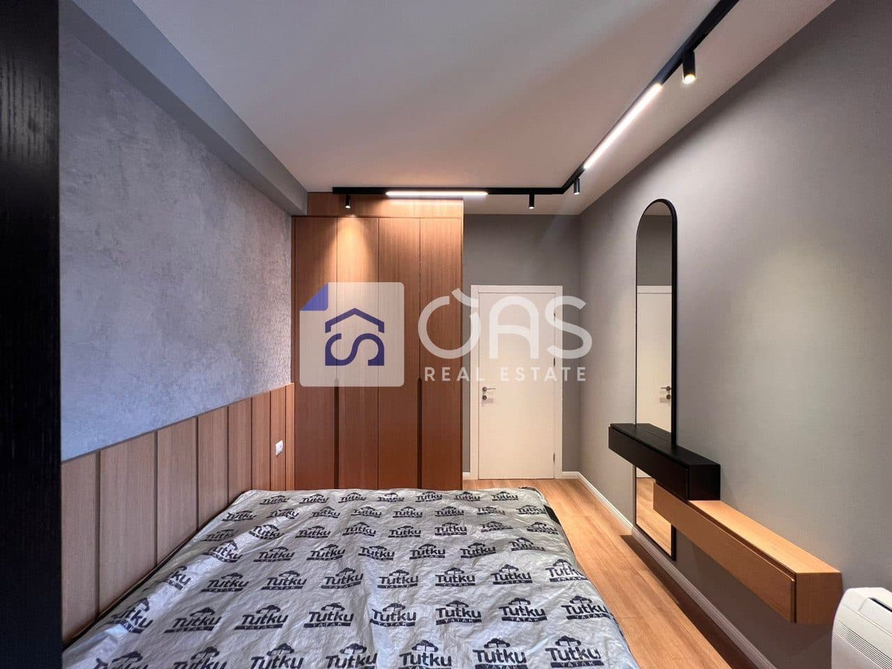 Shitet apartament 1+1 tek Rezidenca Henke 4